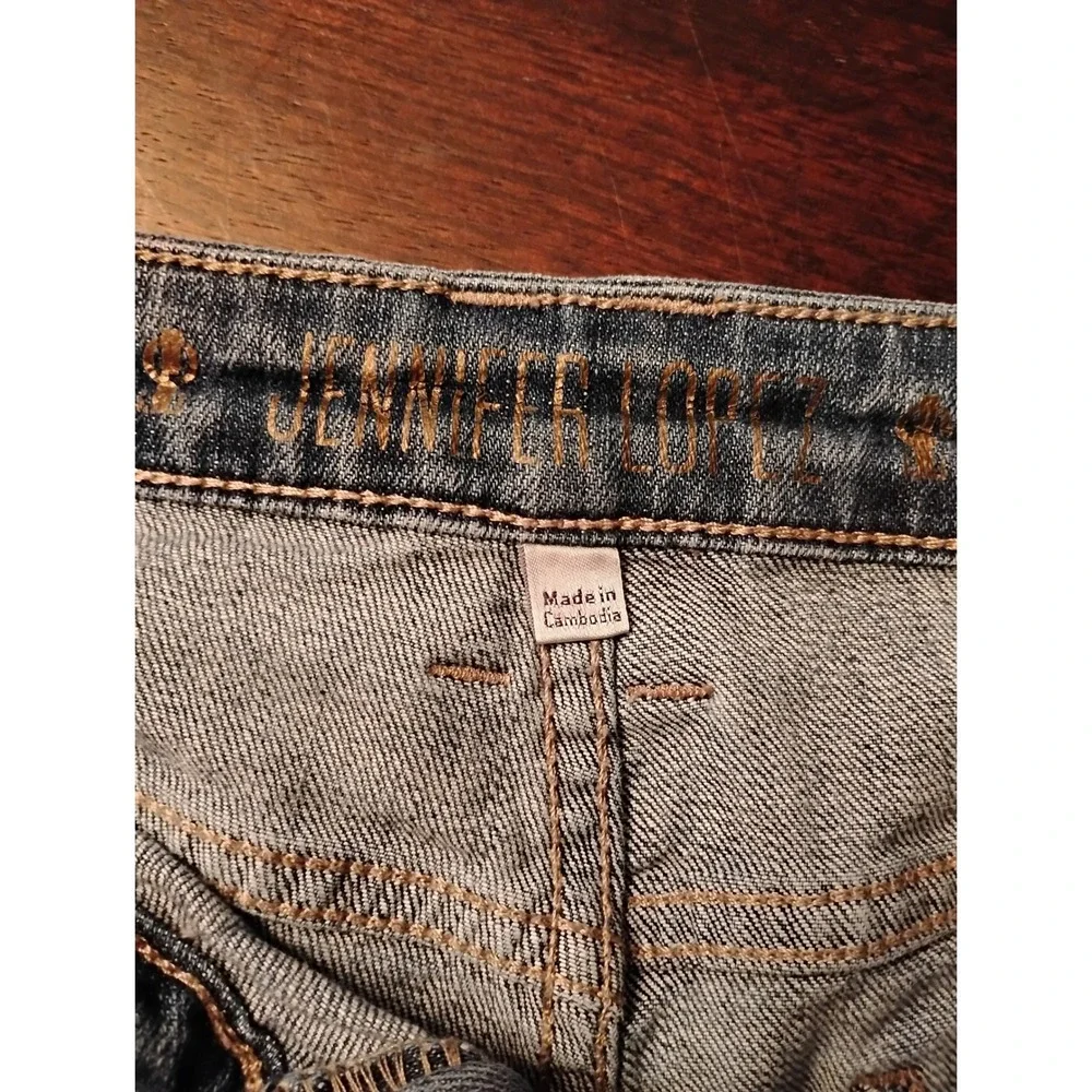 Jennifer Lopez Womens Distressed Denim Jean Shorts Medium Wash Size 6